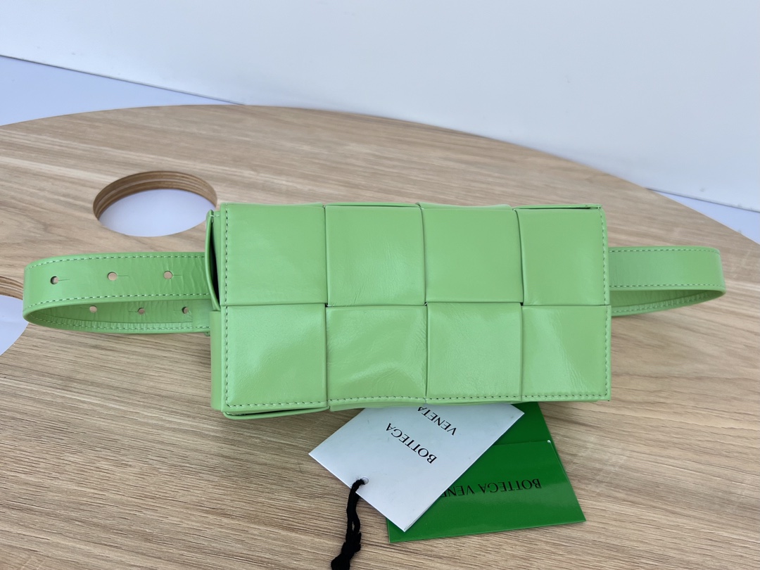 Mini Cassette Intreccio Leather Belt Bag Apple Green